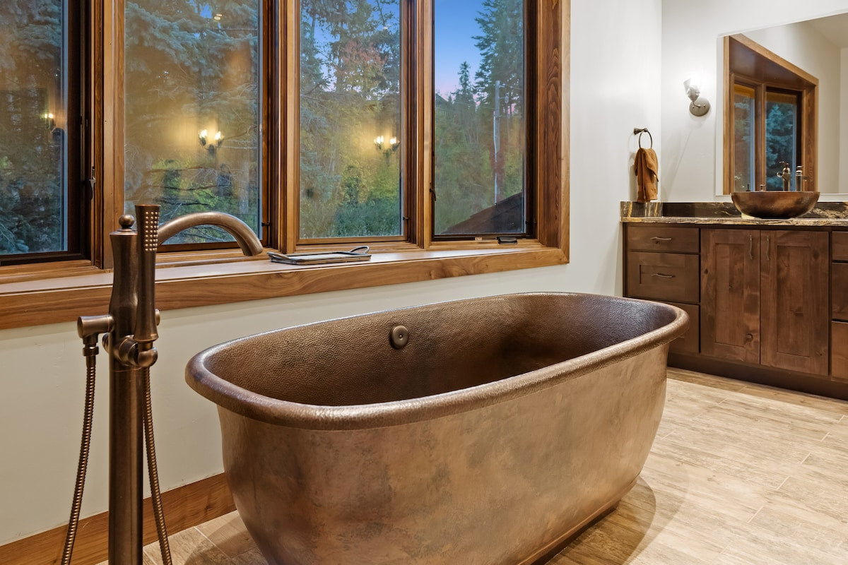 The copper tub and the lake beyond at The Driftwood