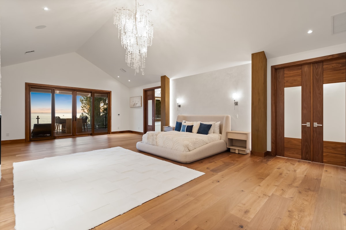 An upstairs sitting room off the landing at The Driftwood