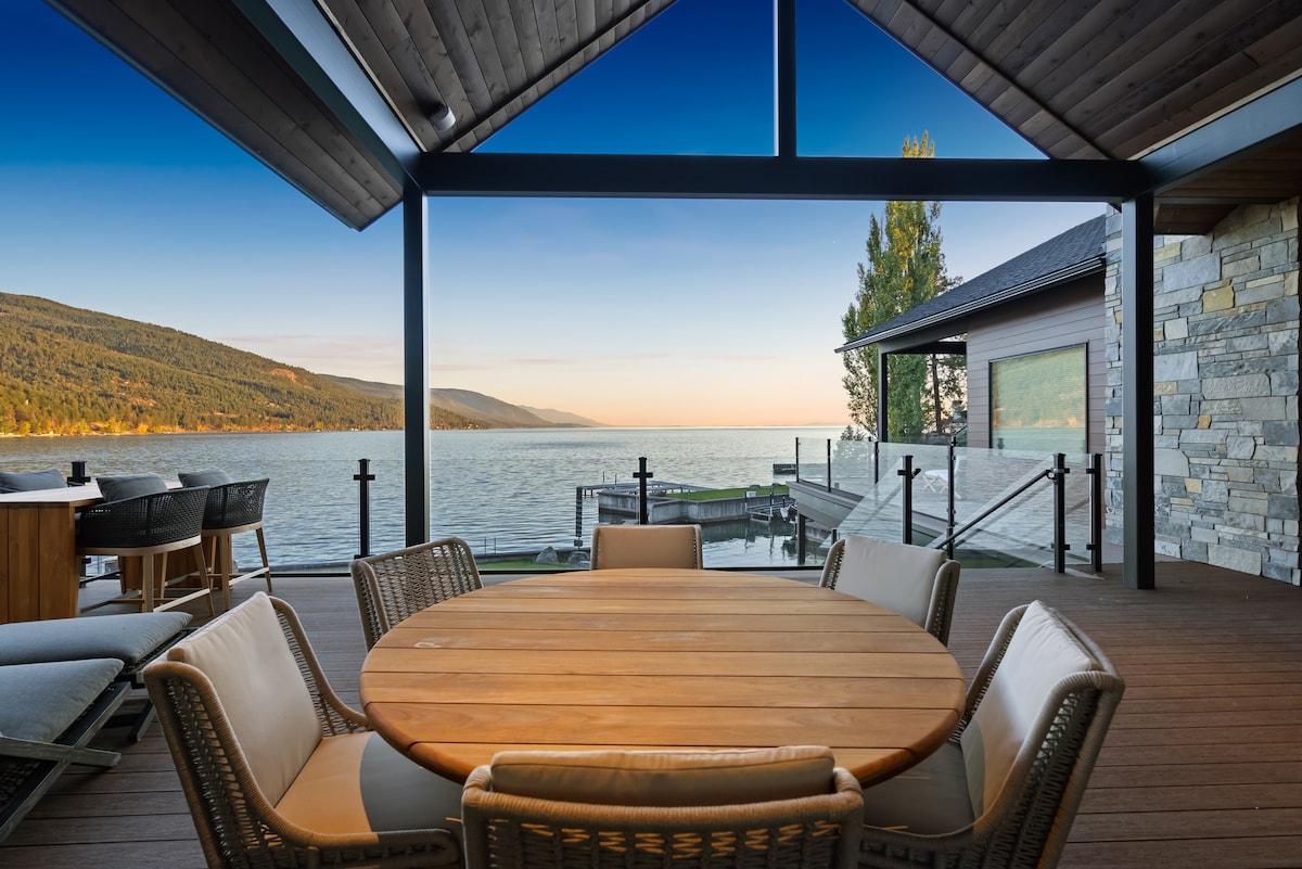 The covered deck and dining table at The Driftwood