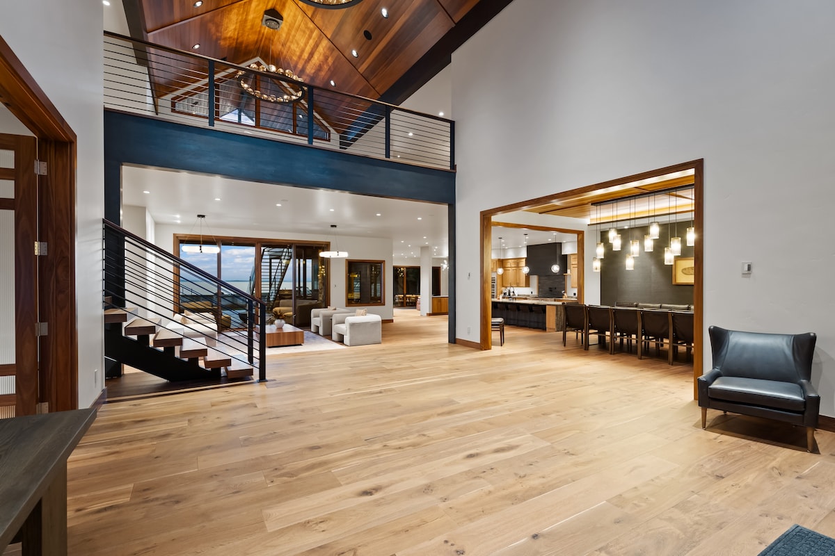 The vaulted great room at The Driftwood