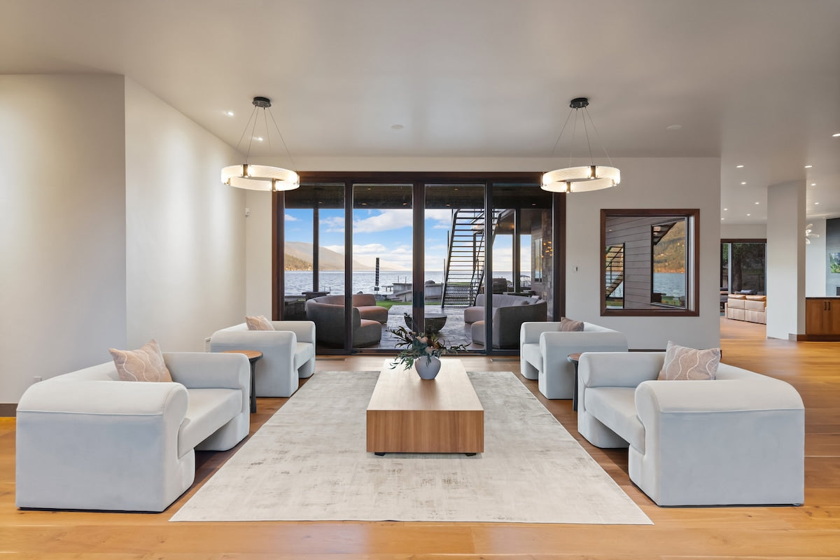 The great room, opening to the lake at The Driftwood