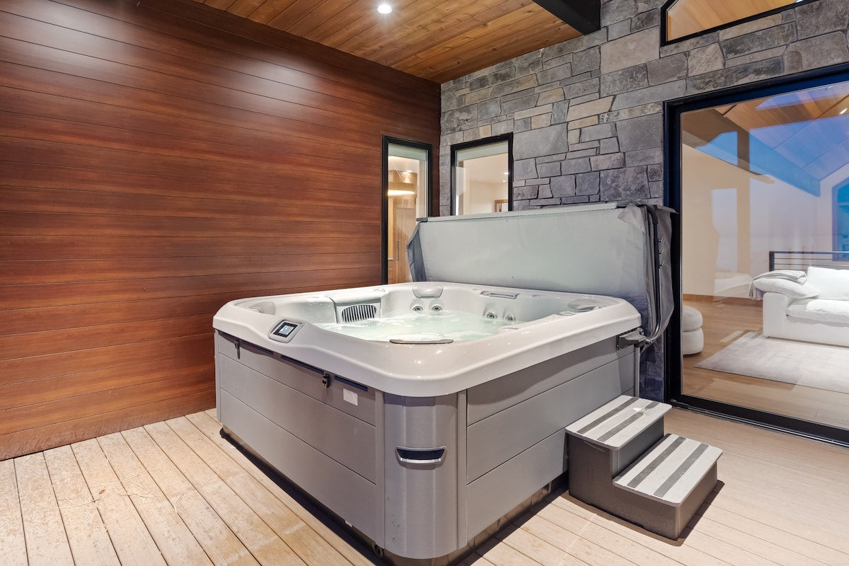 The hot tub off the lower level at The Driftwood