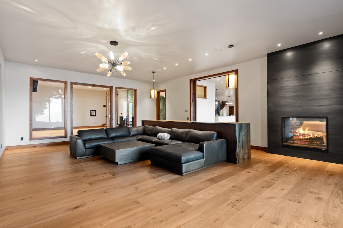 The second living room and fireplace at The Driftwood