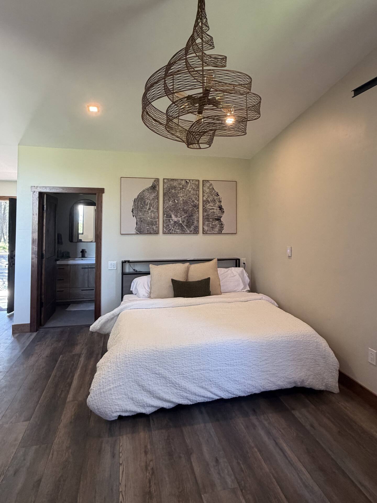 The bedroom in The Ridge