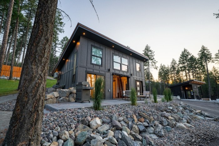 The Glacier cabin from the side