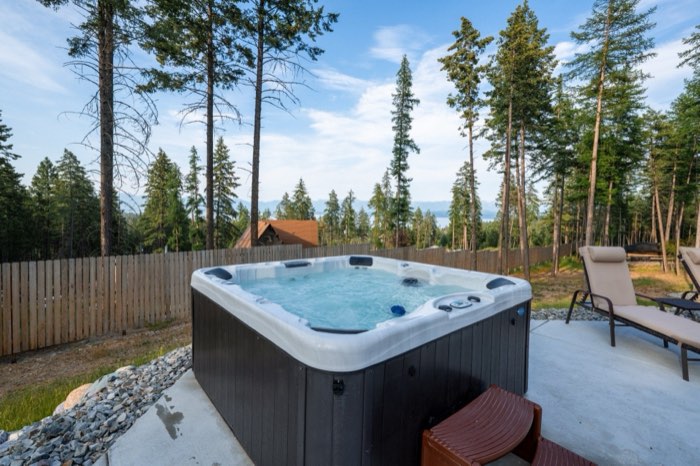 The hot tub looking over the valley