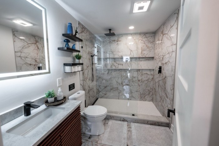 The bathroom in the Lakeside